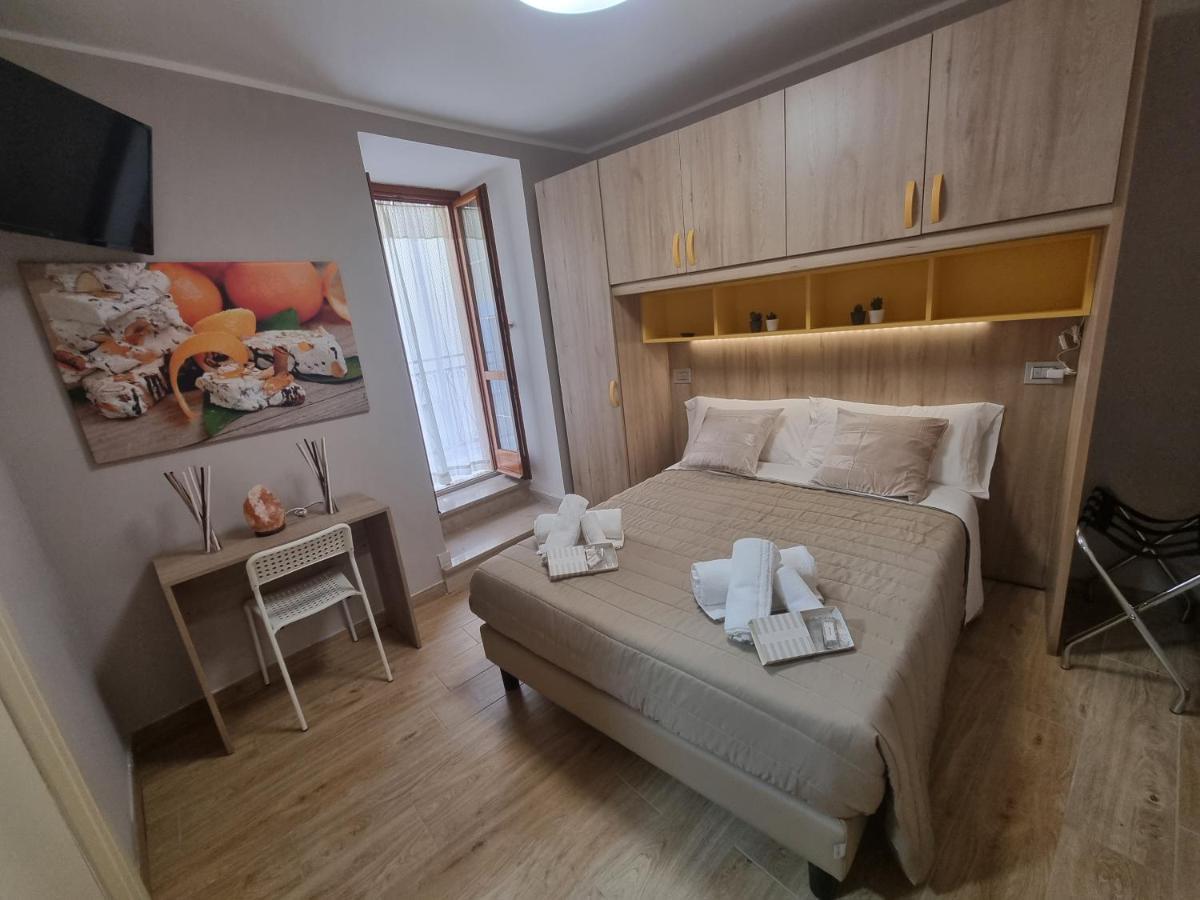 Lucyben Guesthouse Cascia Bagian luar foto