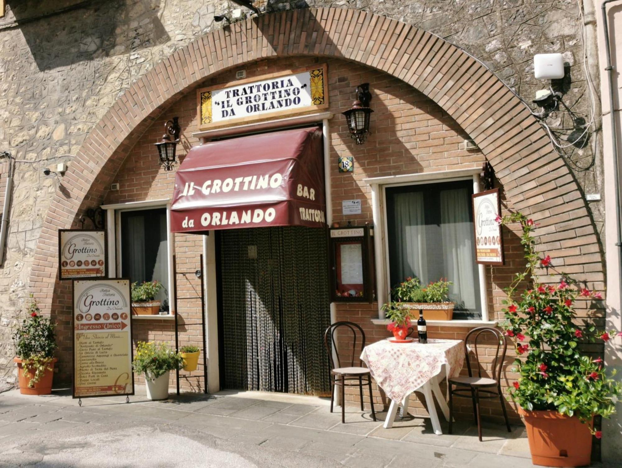 Lucyben Guesthouse Cascia Bagian luar foto
